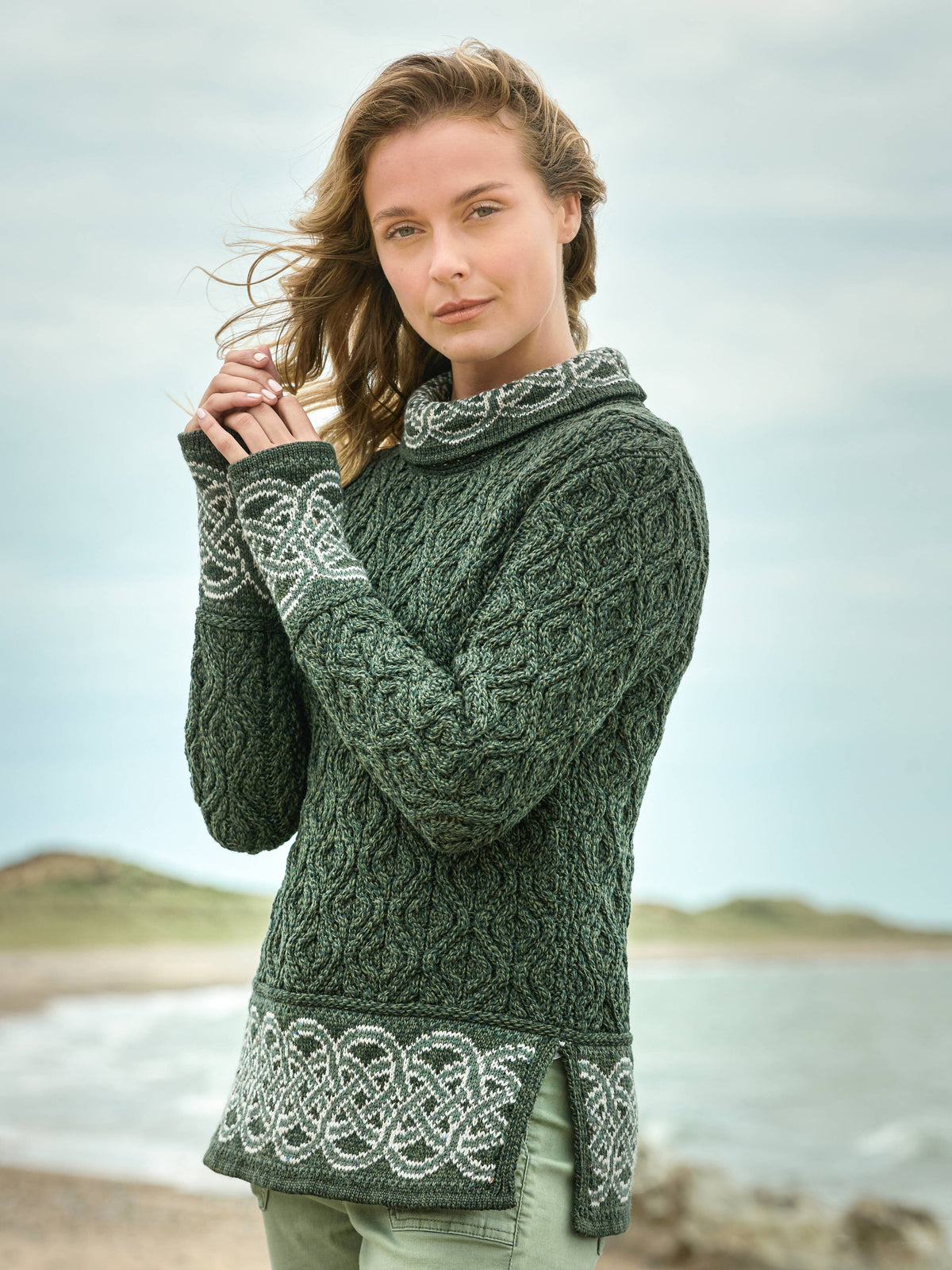 Aran Crafts Celtic - stickad ulltröja i två färger