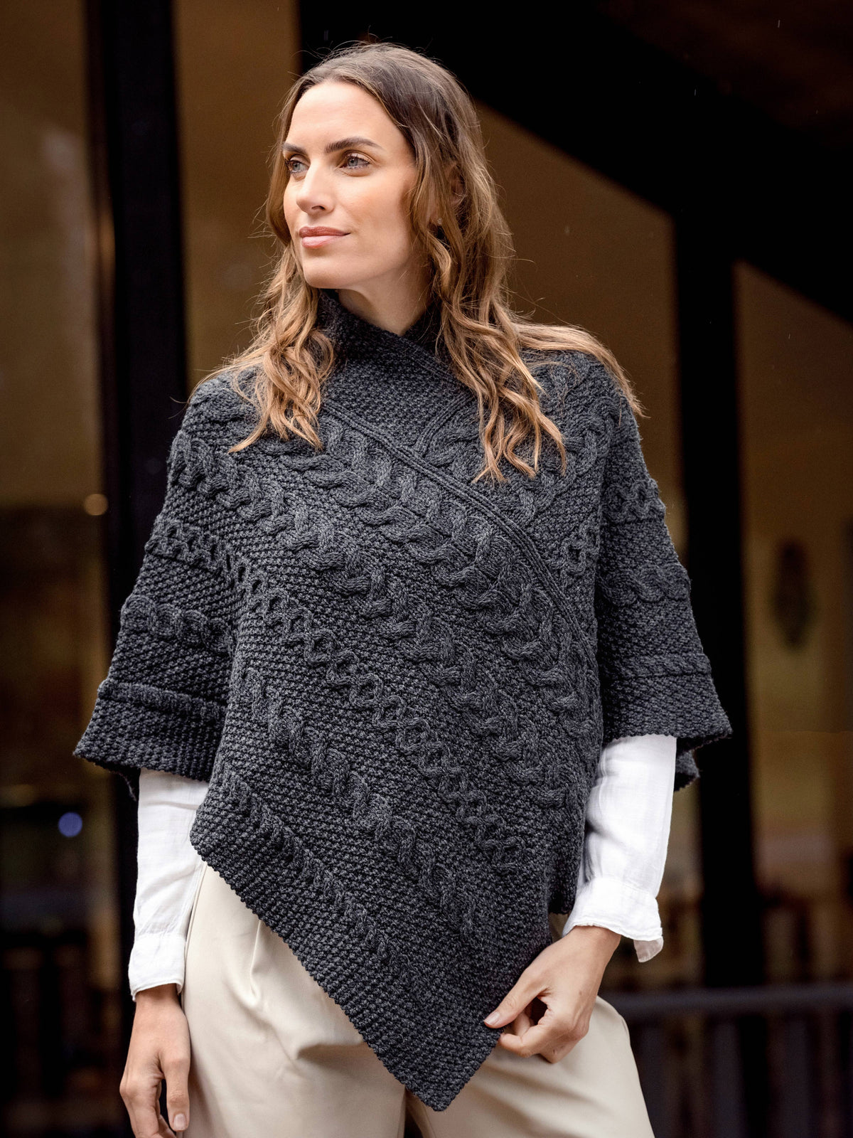 Aran Crafts - cape eller poncho i 100 % merinoull
